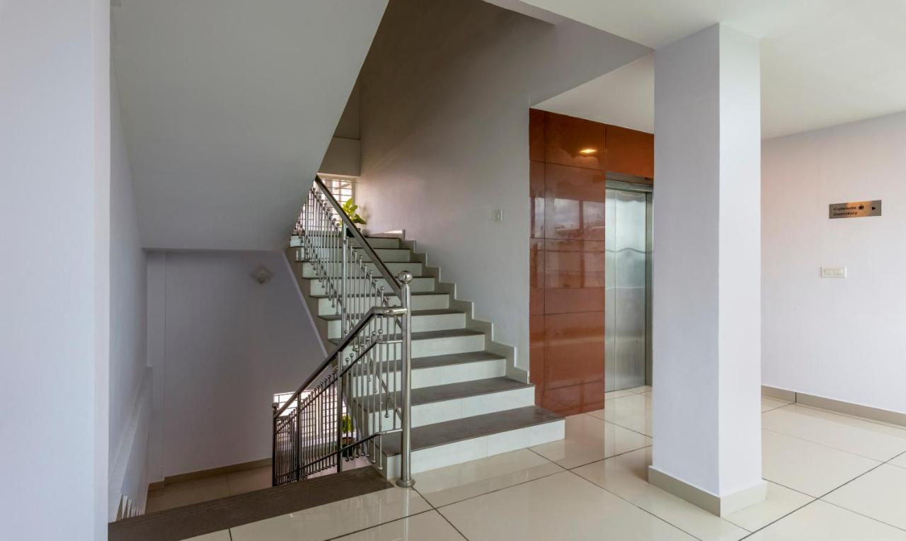 Hotel Treebo Trend Airport Avenue Plaza Cochin Airport à Kochi Extérieur photo
