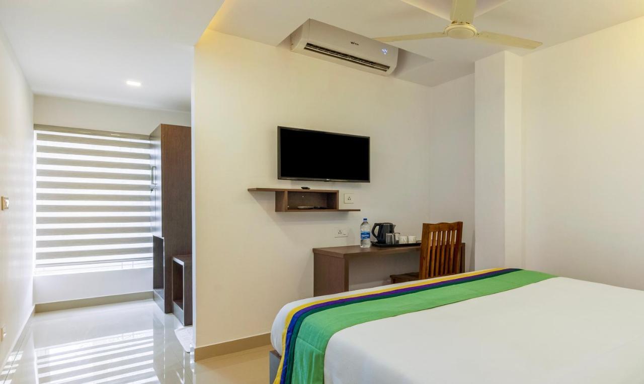 Hotel Treebo Trend Airport Avenue Plaza Cochin Airport à Kochi Extérieur photo