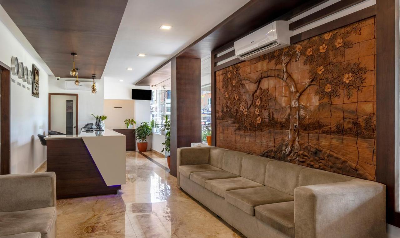Hotel Treebo Trend Airport Avenue Plaza Cochin Airport à Kochi Extérieur photo