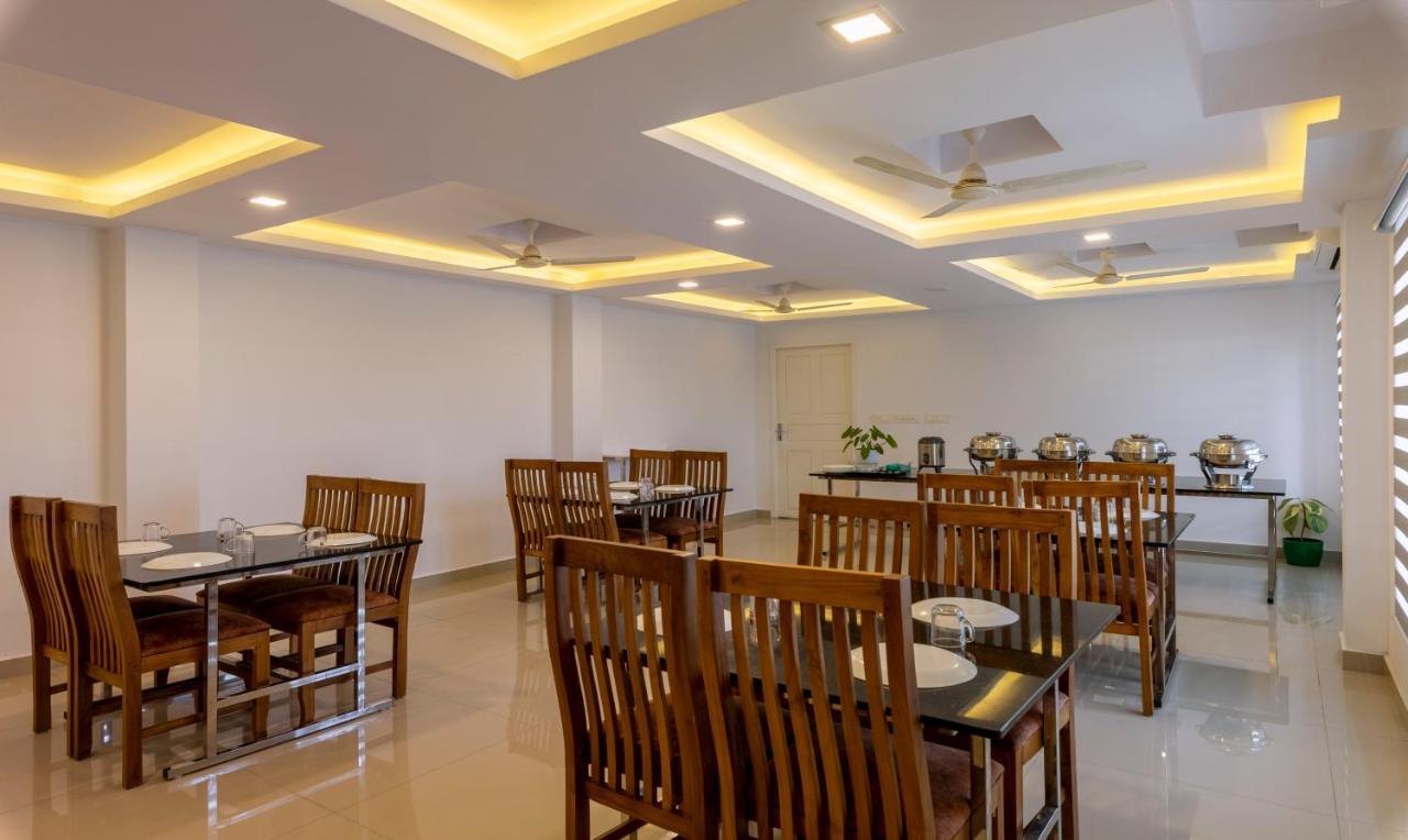 Hotel Treebo Trend Airport Avenue Plaza Cochin Airport à Kochi Extérieur photo