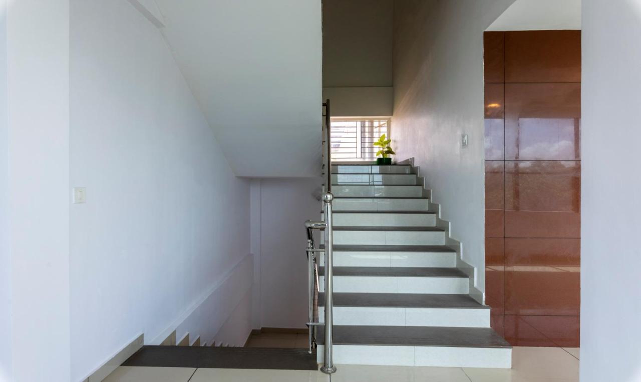 Hotel Treebo Trend Airport Avenue Plaza Cochin Airport à Kochi Extérieur photo