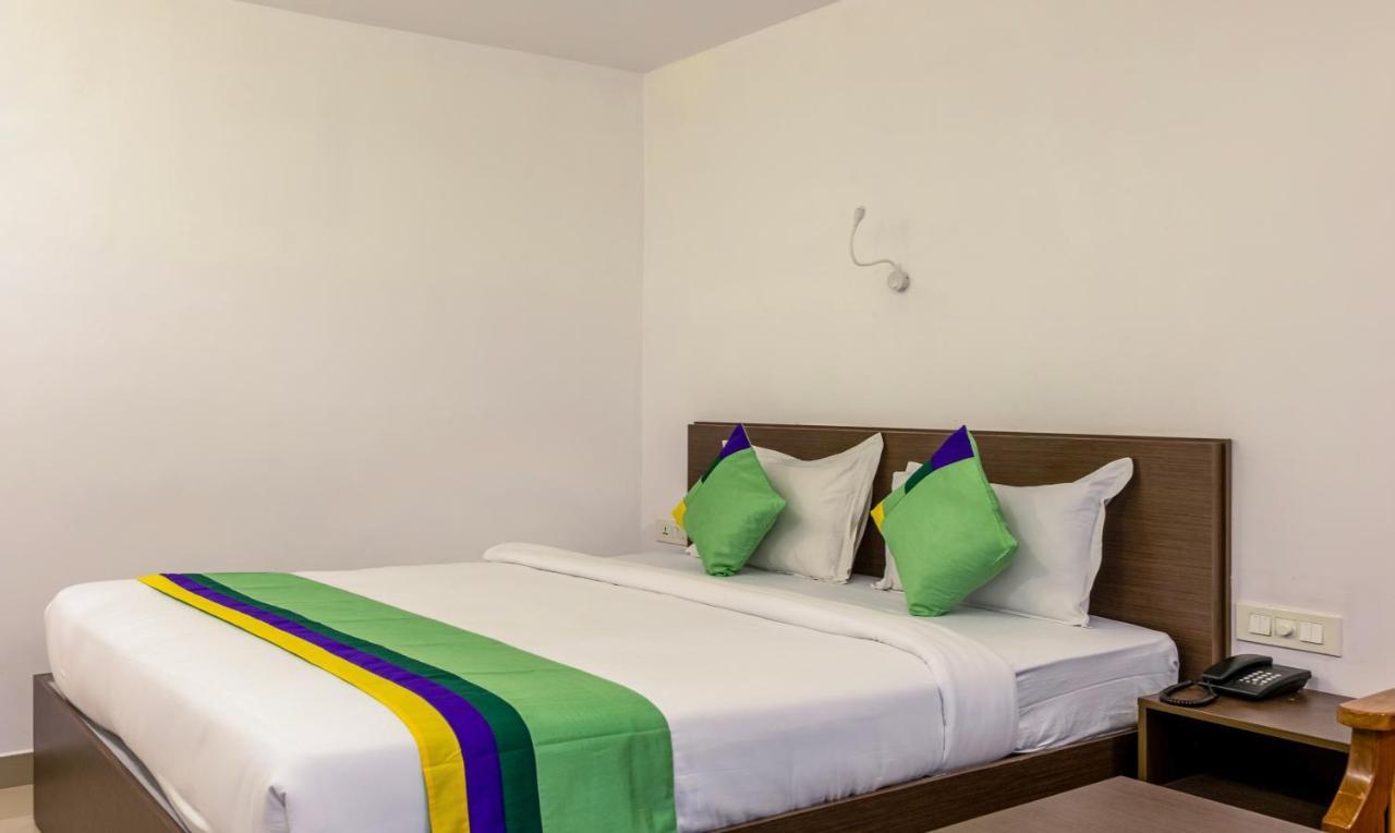 Hotel Treebo Trend Airport Avenue Plaza Cochin Airport à Kochi Extérieur photo