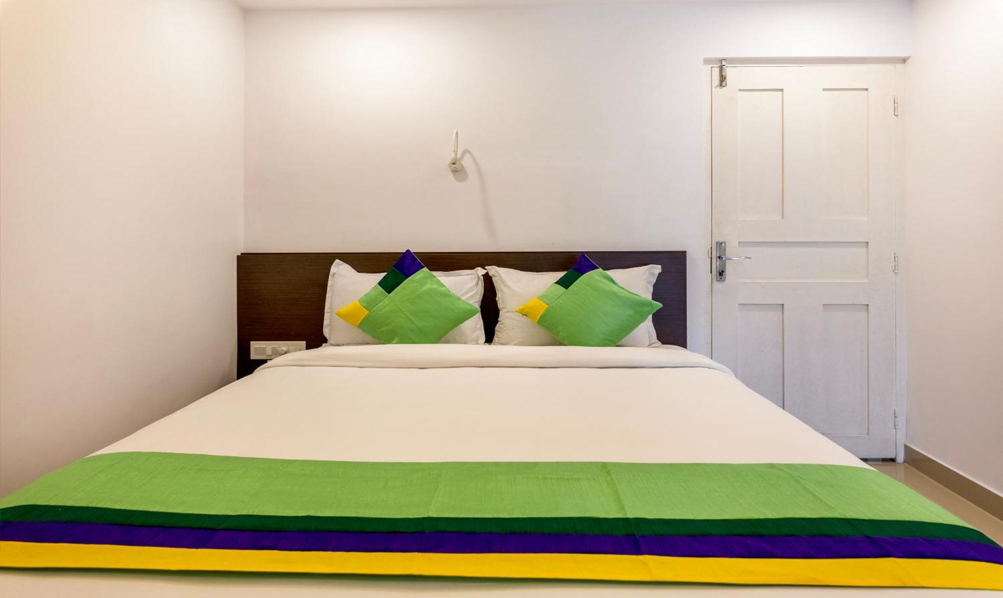 Hotel Treebo Trend Airport Avenue Plaza Cochin Airport à Kochi Extérieur photo