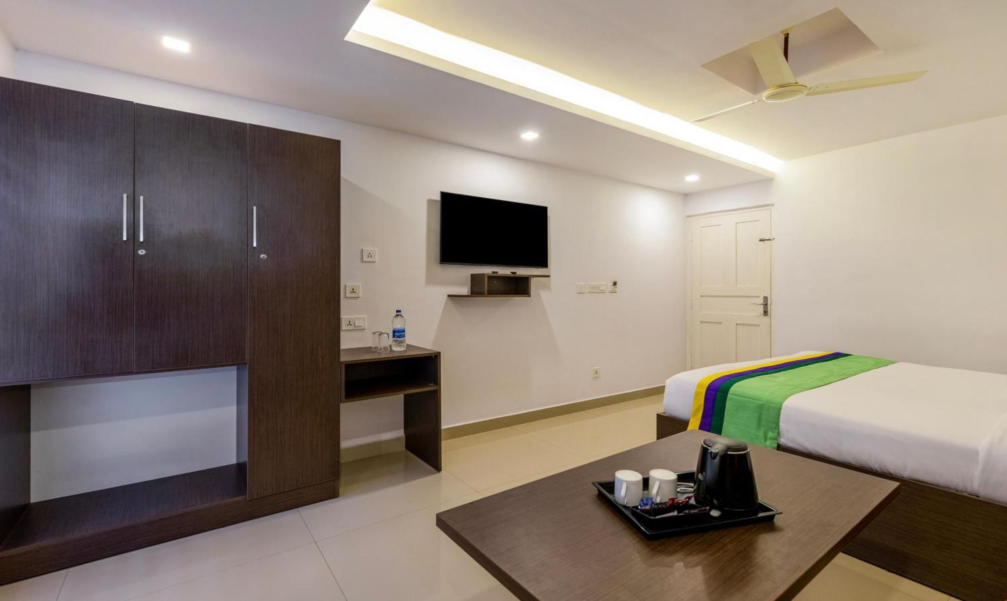 Hotel Treebo Trend Airport Avenue Plaza Cochin Airport à Kochi Extérieur photo